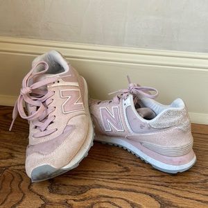 pink new balance shoes!